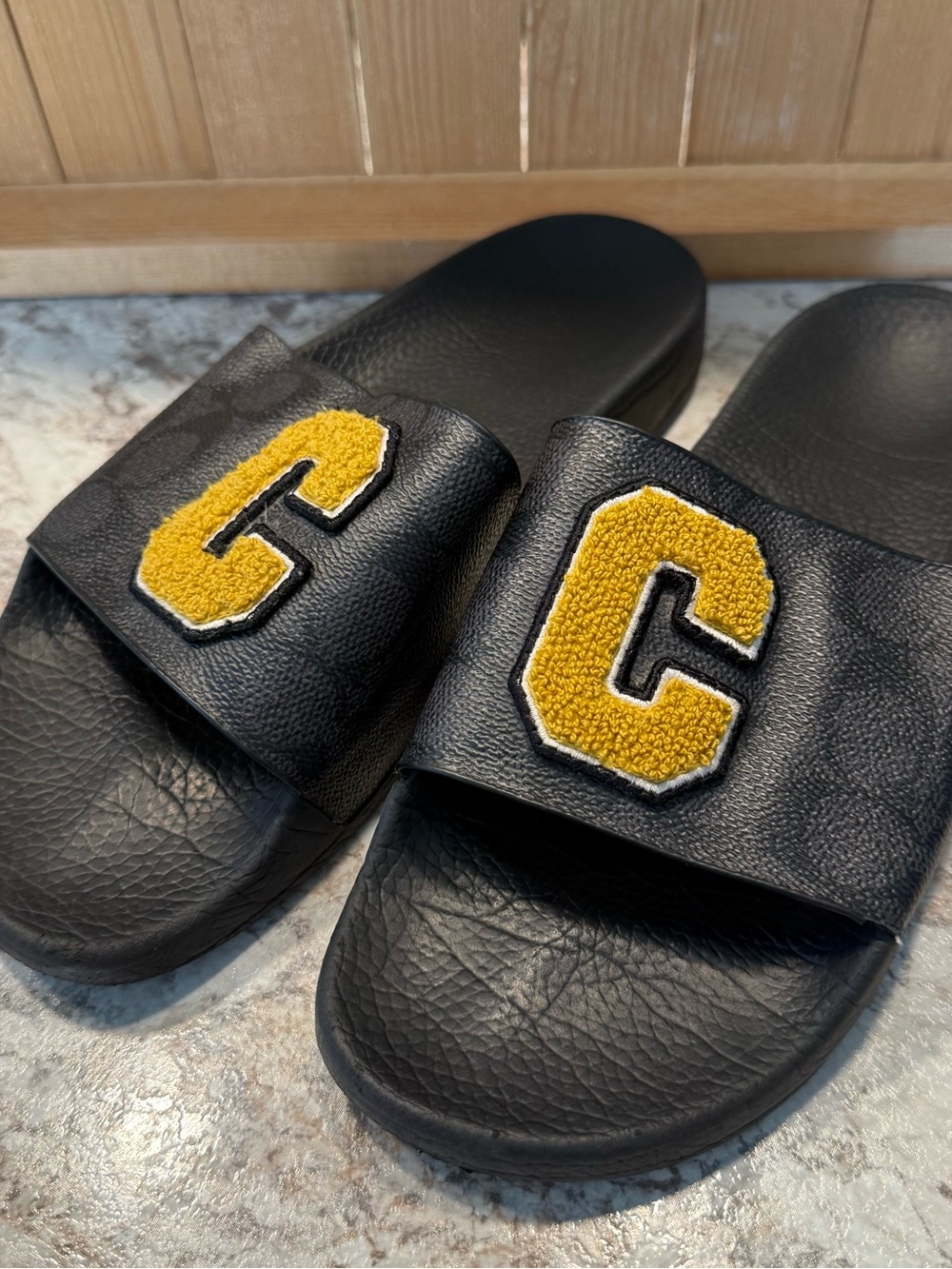 Coach Signature C Slides size 7